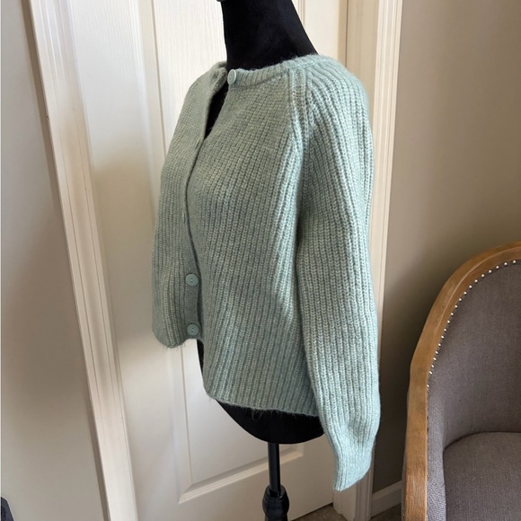 Elegant Mint Cardigan for Women - Picture 2 of 7